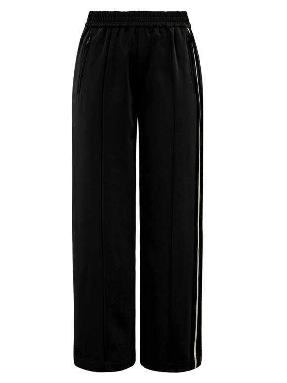 Gossia - MillyGO, Bukser