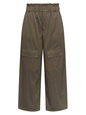 Gossia - MoniGO, Bukser