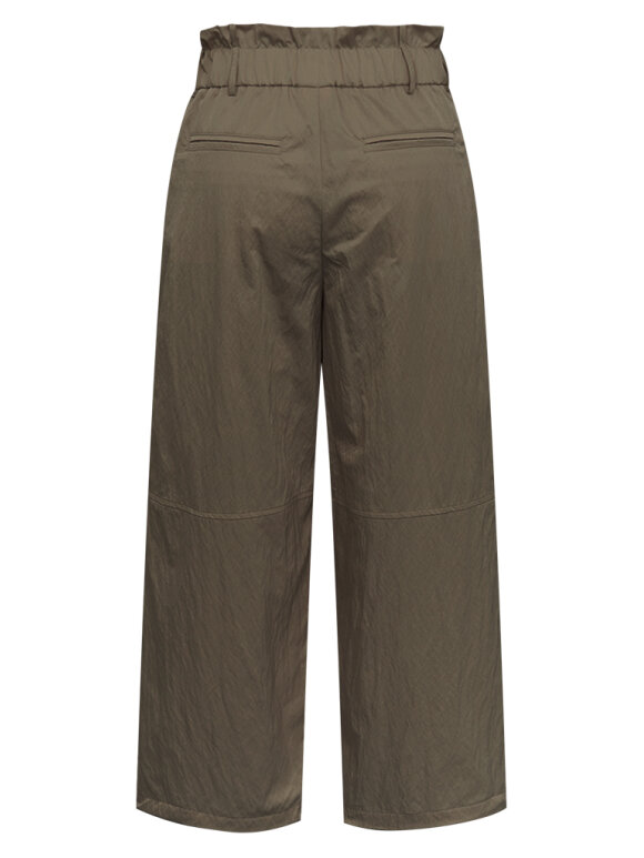 Gossia - MoniGO, Bukser