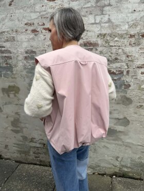 MARTA du chateau - MDCTyra, Vest