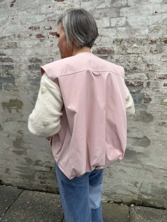 MARTA du chateau - MDCTyra, Vest