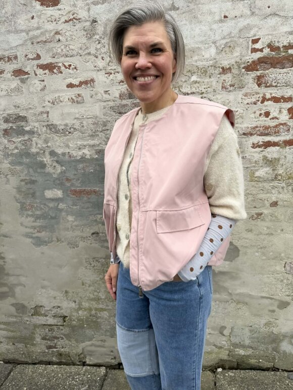MARTA du chateau - MDCTyra, Vest