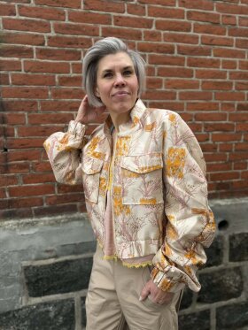 Gossia CapellaGO bomber jakke i jacquard – gylden statement jakke  