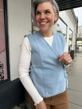 Lyseblå denim vest – Cenaya SL-M wrap vest 