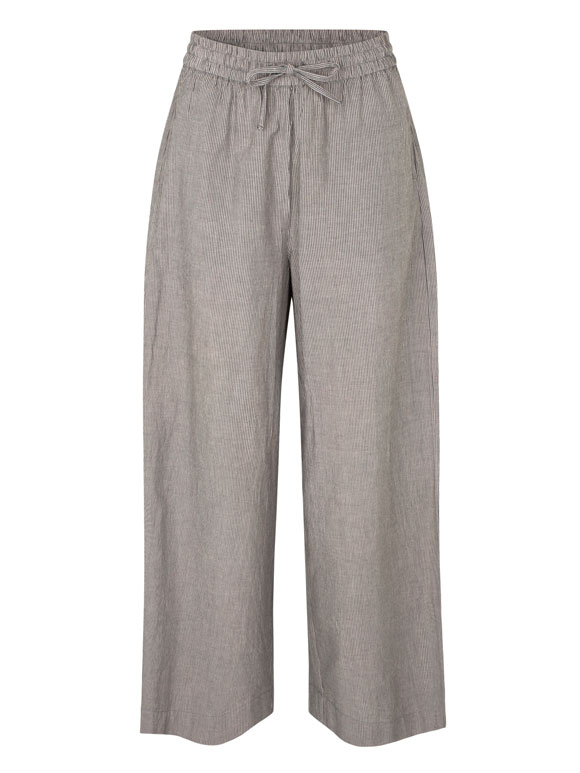 mbym - Clari-M, Bukser