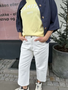 Humble by Sofie OdessaHBS hvide bukser – 7/8 pants med detalje 