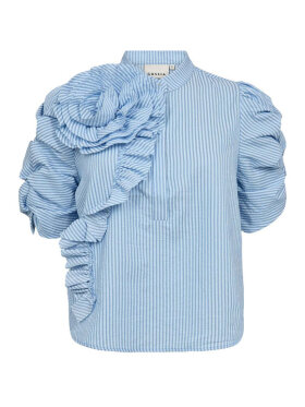 Gossia ZabinaGO blå stribet bluse med ruffles og blomsterdetalje  