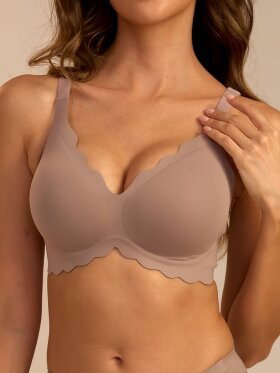 Femifemme SoftScallop Full Coverage Bøjlefri BH Mocha – Sømløs Komfort & Støtte 