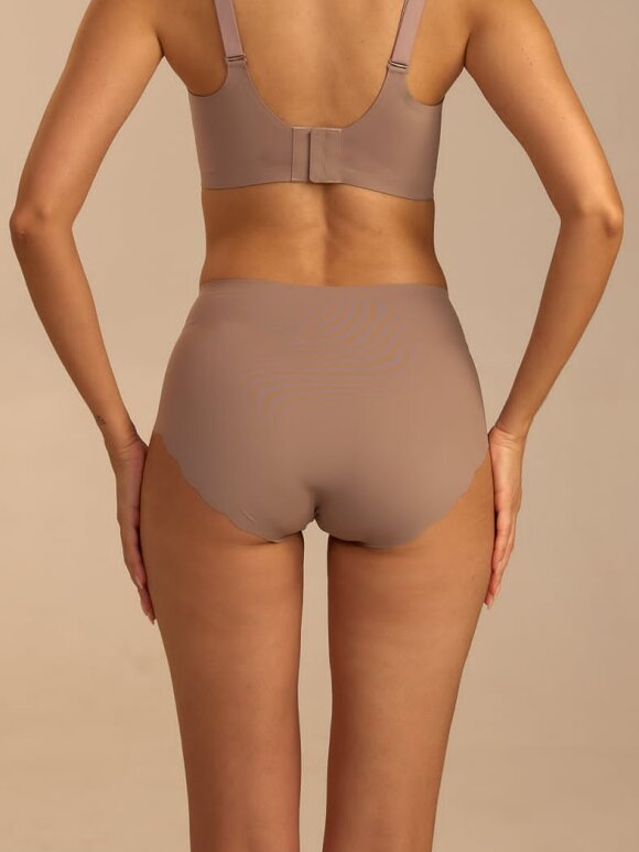 FemiFemme - SoftScallop Full C mocha, BH