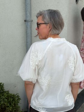 Co’Couture NeaCC Skjorte Hvid med broderede detaljer | Louise Shop 