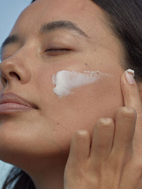 team-dr-joseph-ultra-light-sun-block-spf50-plus 