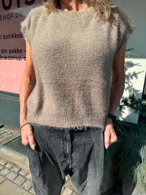MARTA du chateau - MDCLaya, Vest
