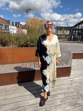 soaked-in-luxury-slcinna-kjole-sort-print  