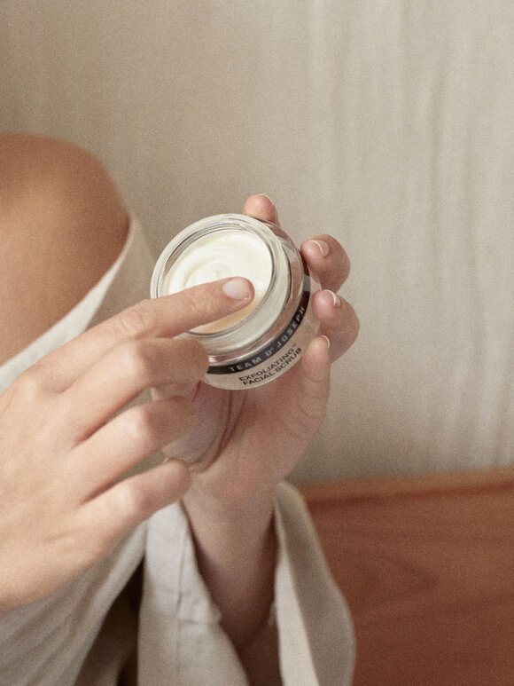 Team Dr Joseph - Exfoliating Facial Scrub