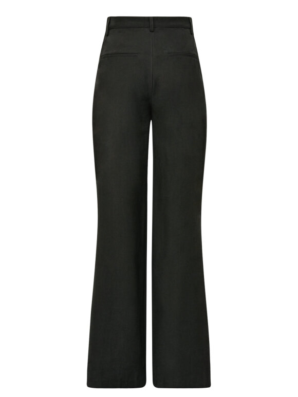 Gossia - AnaGO, Bukser