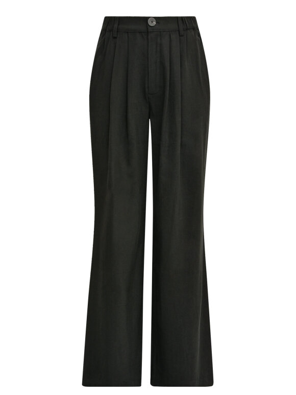 Gossia - AnaGO, Bukser