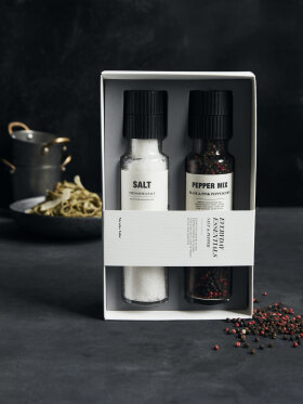 Nicolas Vahe - GAVEÆSKE, EVERYDAY ESSENTIALS - SALT & PEBER Nicolas Vahe - GAVEÆSKE, EVERYDAY ESSENTIALS - SALT & PEBER